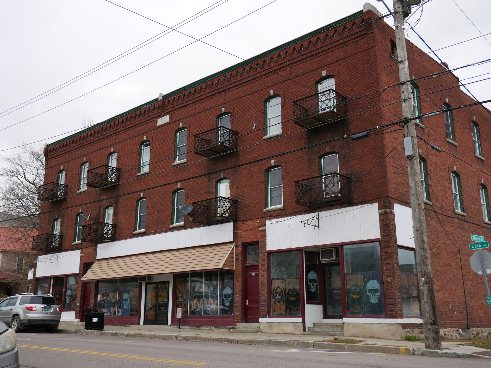 219-229 Lake Street, St. Albans City, 11-12-2020